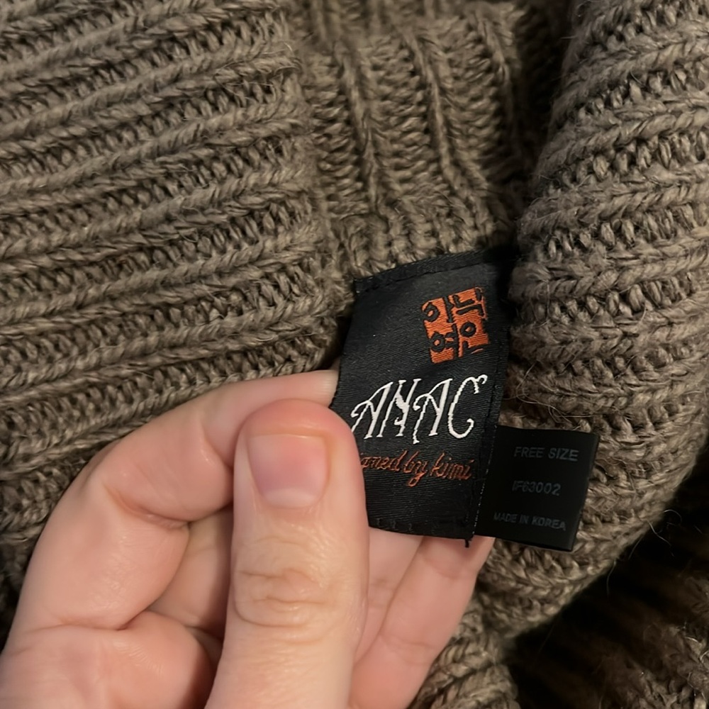 ♻️ANAC Sweater Poncho - Picture 5 of 5